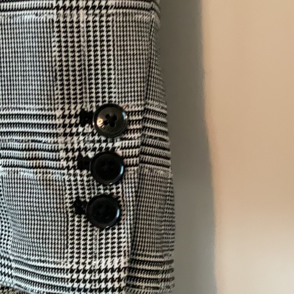 Tommy Hilfiger Black and Gray Plaid Blazer - Picture 5 of 13